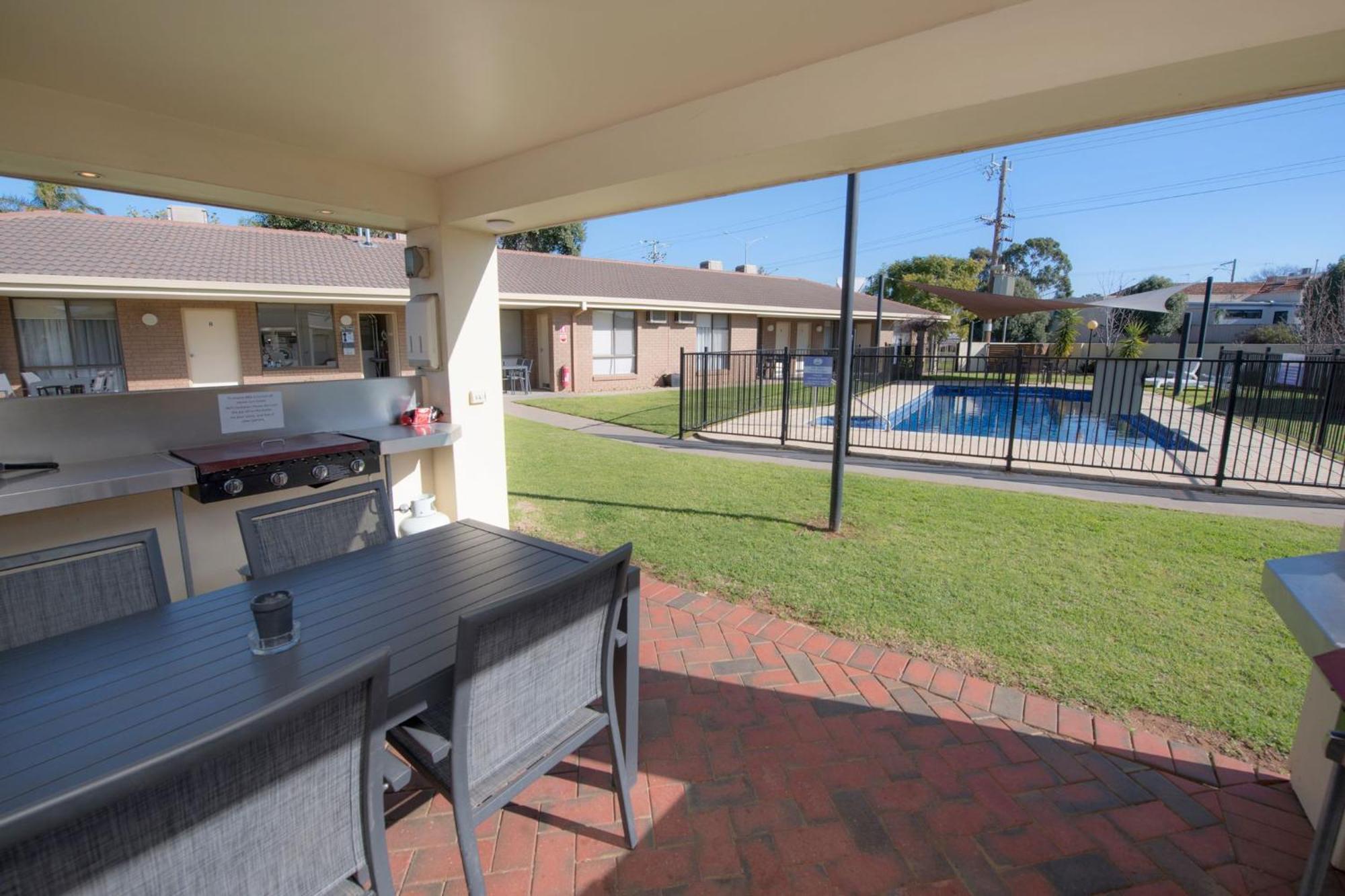 Jacaranda Holiday Units Swan Hill Exterior photo