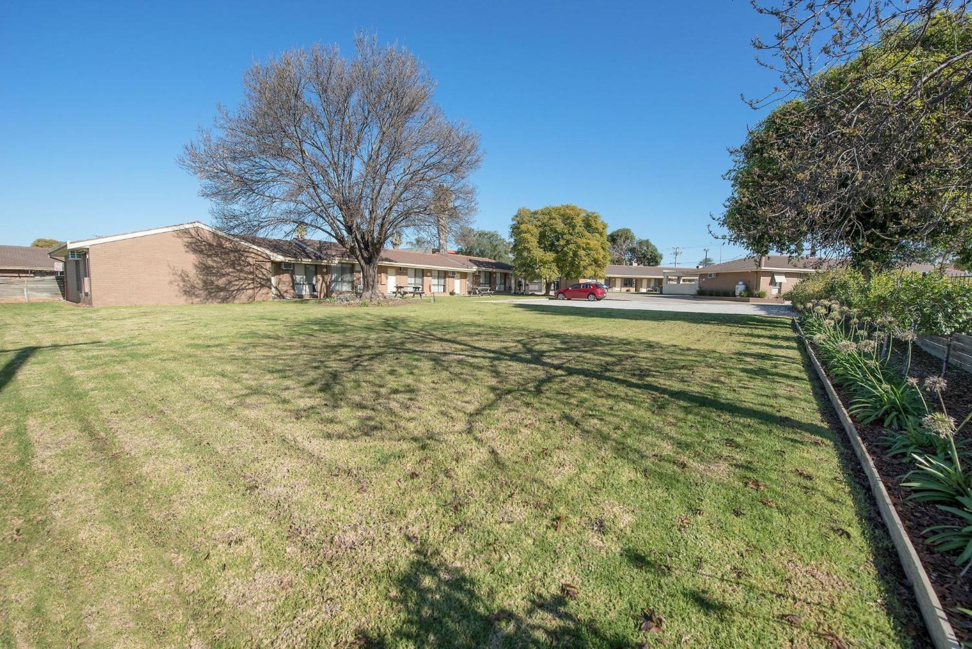 Jacaranda Holiday Units Swan Hill Exterior photo